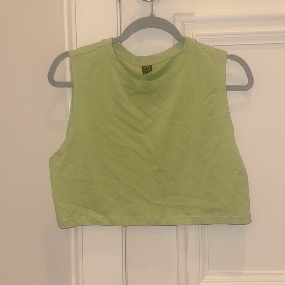Shein Women’s Green Flowy Cropped Tank Top M